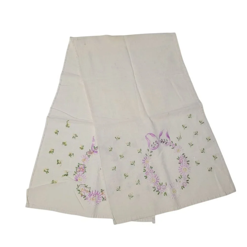 Embroidered Table Runner Small Vintage Linen‎ Handmade Wreath Flowers